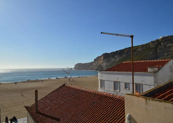 Porta 4 - Pe Na Areia Feriehus Nazaré